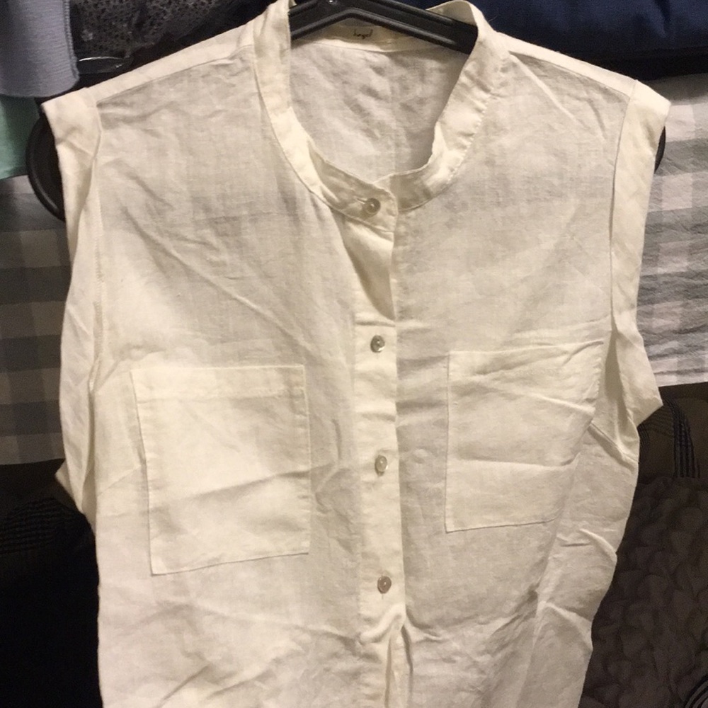 Super cute new white button down size small